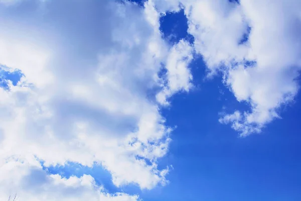 Прекрасні Повітряні Великі Хмари Фоні Неба — стокове фото