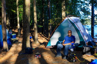 17 Ekim 2020 - Afro-Amerikan erkek çadırı açık hava kampı.