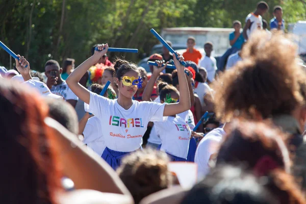 Punta Cana, La Altagracia Eyaleti, 8 Mart 2014 - Punta Cana Karnaval Geçidi 'nde İsrail temsilcileri.