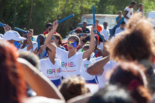 Punta Cana, La Altagracia Eyaleti, 8 Mart 2014 - Punta Cana Karnavalı geçit törenine İsrailli kadın katılımcılar