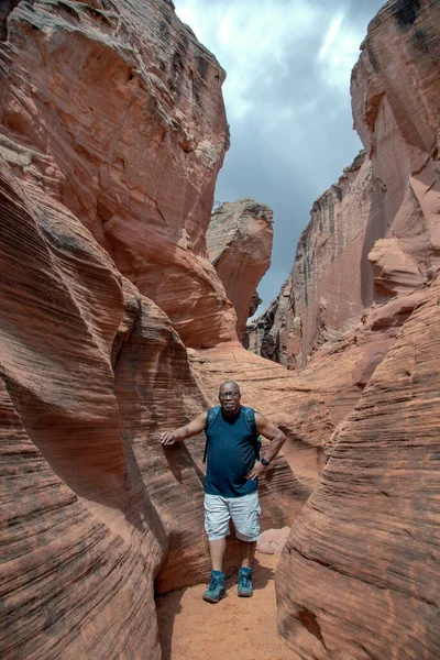 LeChee, Arizona, 4 Eylül 2018 - Afro-Amerikan erkek bir kanyonda