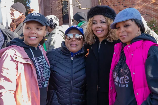 Atlanta, Georgia, 20 Ocak 2020 - Kongre Üyesi Lucy McBath Atlanta 'daki MLK Günü yürüyüşünde.