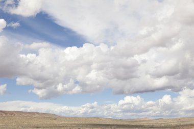 Bulutların üzerinde kapsamlı bir çöl