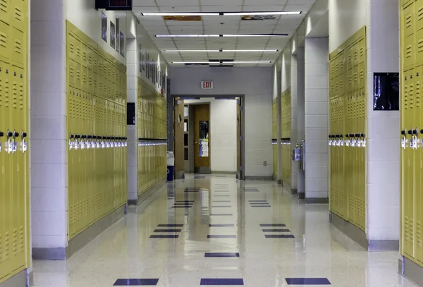 High school korytarz — Zdjęcie stockowe
