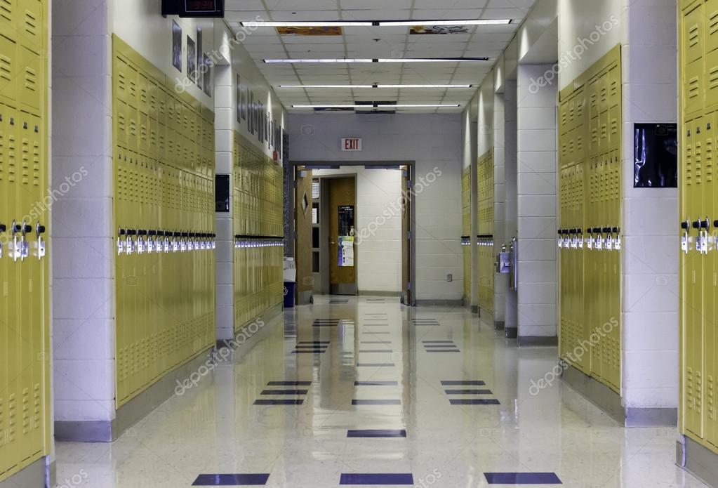 High School Hallway Stockfoto C Jomo333 31131187