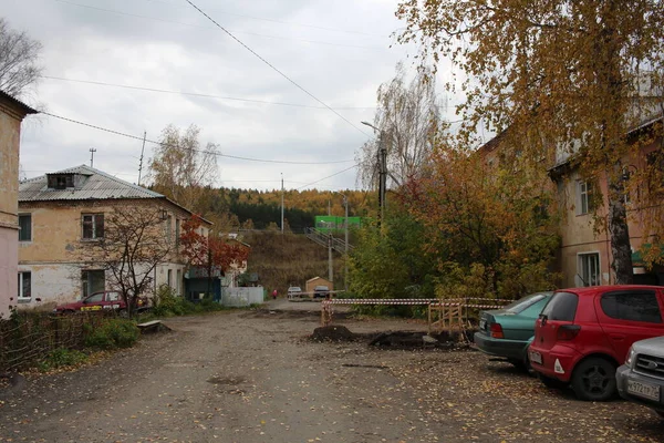 Russie Novossibirsk 2019 Réparation Une Maison Dans Rue Avec Des — Photo