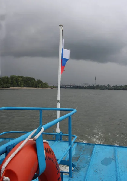 Ryssland Novosibirsk 2021 Fartygets Däck Båt Med Flagga Och Livboj — Stockfoto