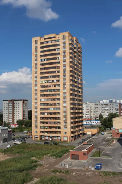 Russie Novossibirsk 2021 Bâtiment Résidentiel Étages Avec Fenêtres Balcons Architecture — Photo