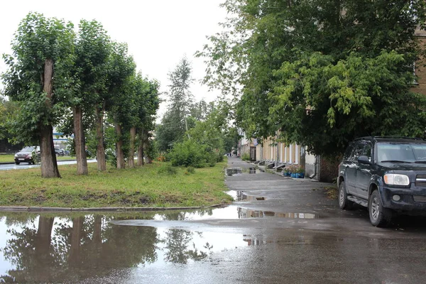 Russland Nowosibirsk 2021 Pfützen Nach Regen Auf Der Straße Einer — Stockfoto