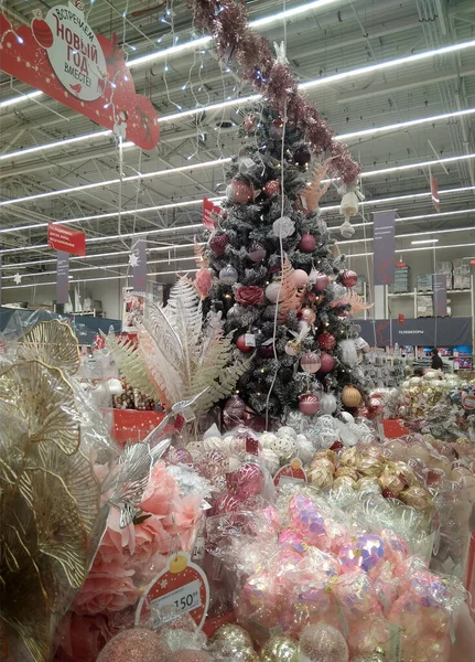 Rusia Novosibirsk 2021 Decoraciones Navideñas Para Los Juguetes Navideños Expuestos —  Fotos de Stock