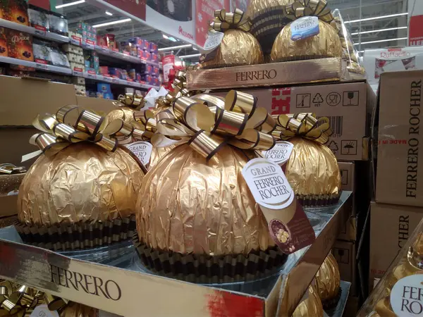 Rusia Novosibirsk 2021 Los Chocolates Son Regalo Embalaje Año Nuevo —  Fotos de Stock