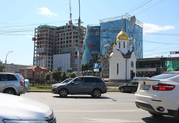 Russia Novosibirsk 2021 Cars Driving Parking Lot City Road Attraction — стокове фото