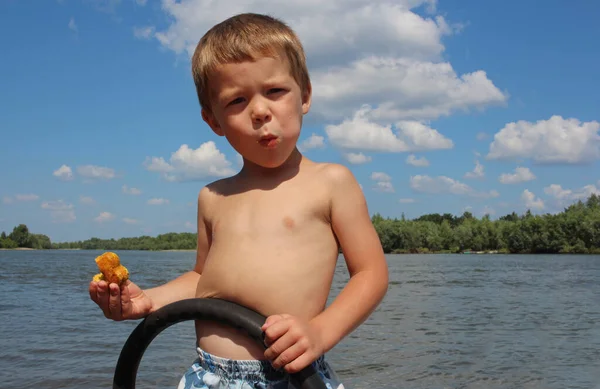 Russia Novosibirsk 2021 Funny Boy Eats Food Outdoors Summer River — Stock Fotó