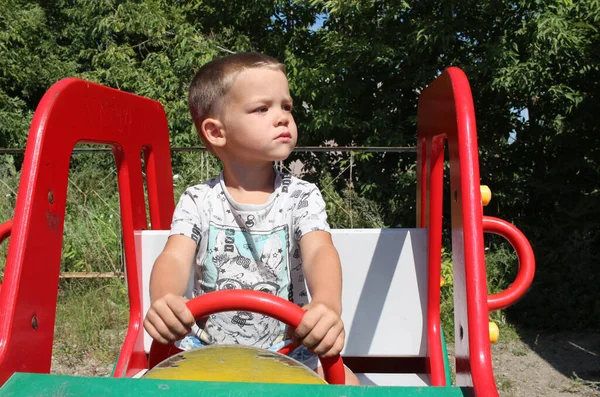 Russia Novosibirsk 2021 Small Child Boy Walks Playground Summer Rides — Stock Photo, Image