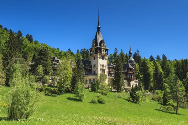 Belo castelo real de Peles, Sinaia, Romênia — Fotografia de Stock