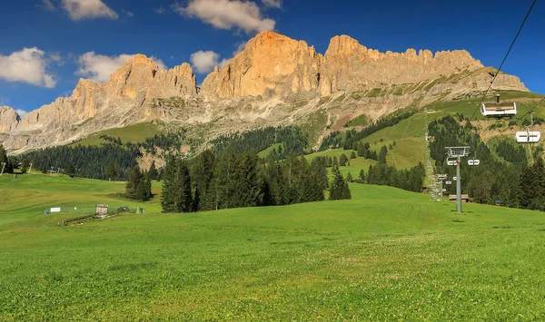 Panoramatický pohled na rosengarten pohoří Dolomity, Itálie — Stock fotografie