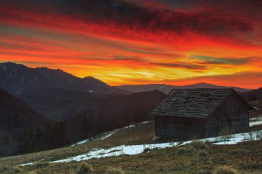 görkemli gündoğumu dağlarda, ciucas, Transilvanya, Romanya