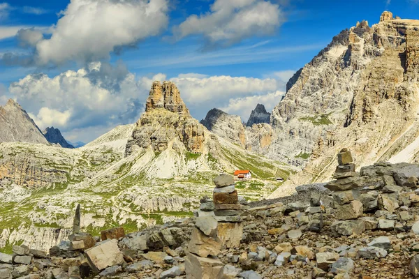 Toblin toren en locatelli toevluchtsoord, Dolomieten, Italië — Stockfoto