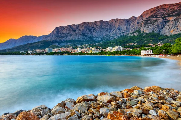 Die berühmte kroatische Riviera bei Sonnenuntergang, Makarska, Dalmatien, Kroatien — Stockfoto