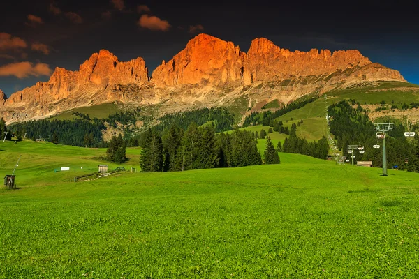 Solnedgång bergspanorama i Italien Dolomiterna, rosengarten grupp — Stockfoto