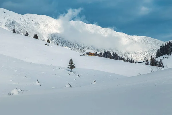 Paysage Hivernal Conte Fées Avec Des Pentes Montagneuses Enneigées Une — Photo