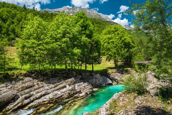 Majestätische Naturlandschaft Und Kajakausflugsziel Wunderschöner Türkisfarbener Fluss Soca Mit Felsiger — Stockfoto