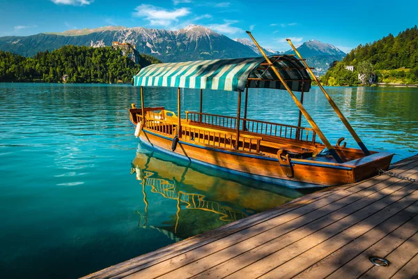 Traditional Touristic Wooden Rowing Pletna Boat Anchored Pier Wooden Pletna — Stock Photo, Image
