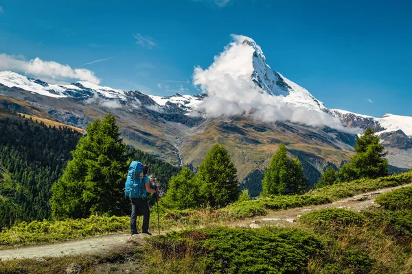Active Hiker Woman Backpack Majestic Hiking Trail Mountains Switzerland Europe — Stock Photo, Image