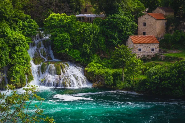 Híres Mediterrán Turista Kirándulóhely Vízesésekkel Krka Nemzeti Parkban Skradin Dalmácia — Stock Fotó