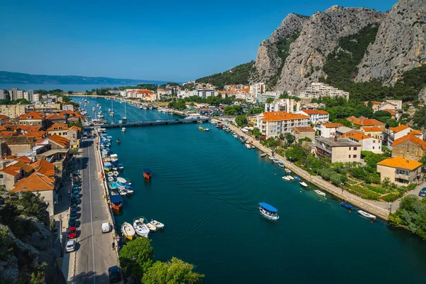 Beautiful View Red Roofs Spectacular Cetina River Cliffs Omis Dalmatia — Stockfoto