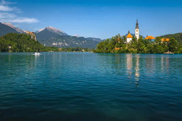 Majestoso Lago Limpo Com Igreja Velha Pequena Ilha Lago Bled — Fotografia de Stock