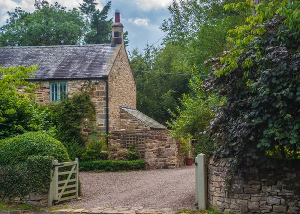 Engels land stenen huisje — Stockfoto