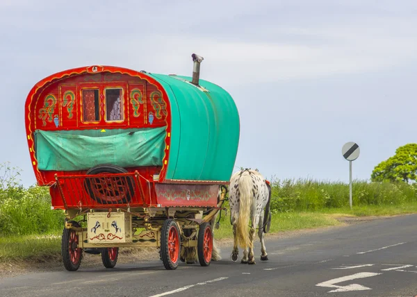 Gamla traditionella gypsy husvagn Royaltyfria Stockbilder