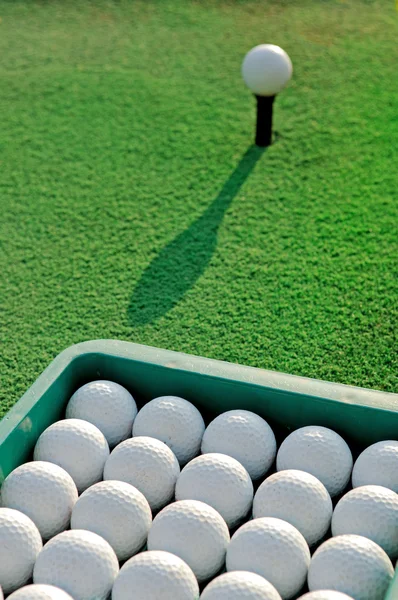 Bucket of Practice Golf Balls — Fotografie, imagine de stoc