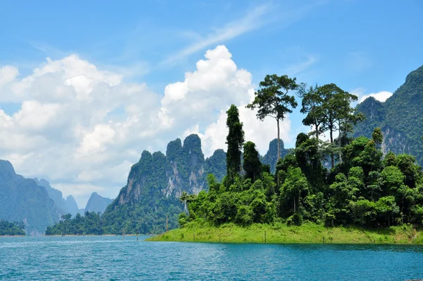 Green Lake with perfect sky — Stock Photo, Image