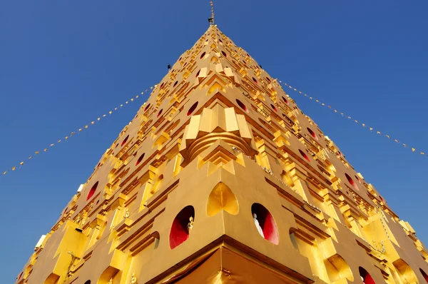 Thai golden Bodh Gaya in Sangkhlaburi, Thailand — Stock Photo, Image