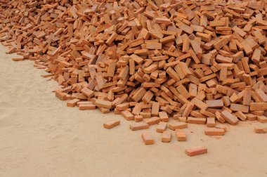 Kırmızı tuğla yığını