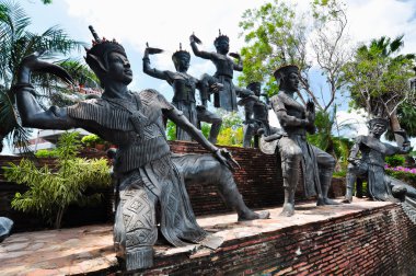 heykel Klasik Tay tune. sout içinde folk-dance şeklinde