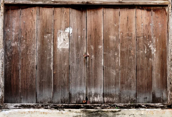Dřevěná skládací vrata zavřená — Stock fotografie