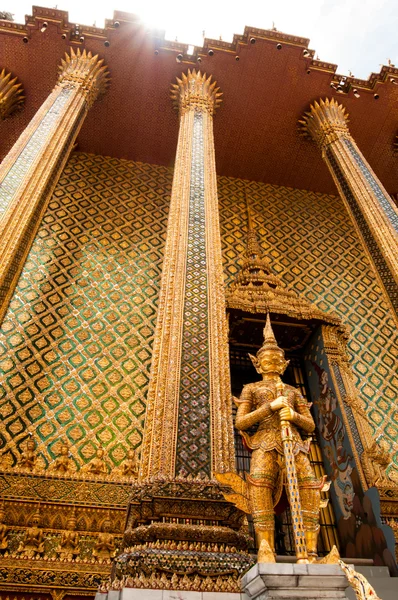 Architecture thaïlandaise, Wat Phra Kaew., Bangkok, Thaïlande — Photo