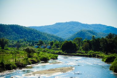Pai pai Tayland nehirde.