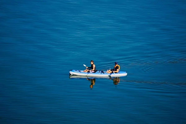 Люди Каное Заняття Відпочинок Річці Більбао Іспанія — стокове фото