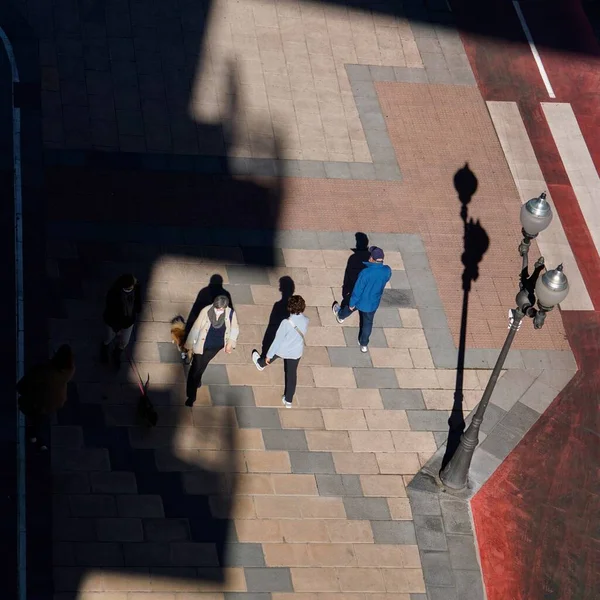 観光客がビルバオを歩き回る スペイン 旅行先 — ストック写真