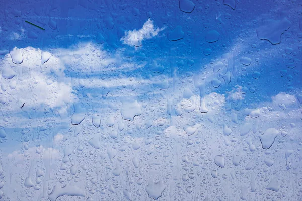 Tropfen Auf Dem Wind Und Blauer Himmel Hintergrund — Stockfoto