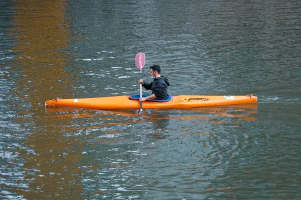 Atletas Treinando Canoa Rio Nervion Cidade Bilbau País Basco Espanha — Fotografia de Stock