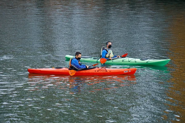 Deportistas Entrenando Canoa Sobre Río Nervión Bilbao Ciudad País Vasco —  Fotos de Stock