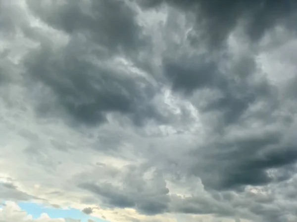 Formações Nuvens Escuras Impressionantes Céu Antes Uma Tempestade — Fotografia de Stock