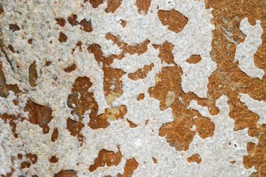 Eski beton duvarların detaylı yakın görüntüsü çatlaklar ve yapılandırılmış detaylar.