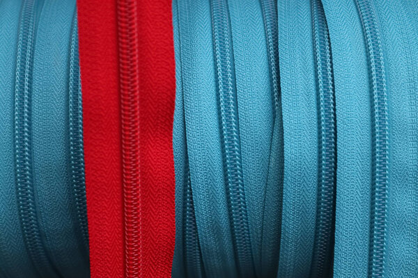 Подробный обзор образцов молнии различных цветов, найденных на рынке тканей.