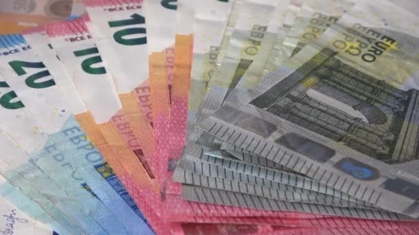 Zapętlone Zbliżenie Licznych Banknotów Euro Leżących Jeden Drugim Wirującej Talerzu — Wideo stockowe